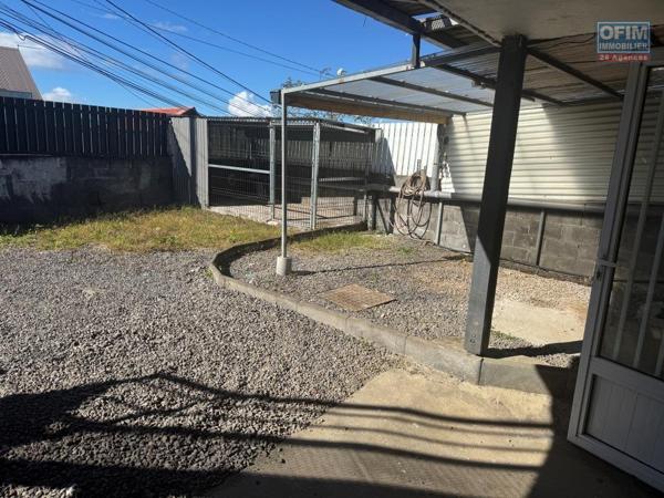 A louer joli F2 indépendant au rez-de-chaussée d'une villa avec cours privée le Tampon Bras Creux