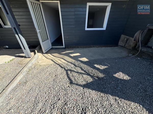 A louer joli F2 indépendant au rez-de-chaussée d'une villa avec cours privée le Tampon Bras Creux