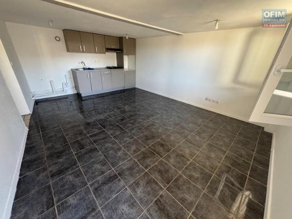 A louer joli F2 indépendant au rez-de-chaussée d'une villa avec cours privée le Tampon Bras Creux