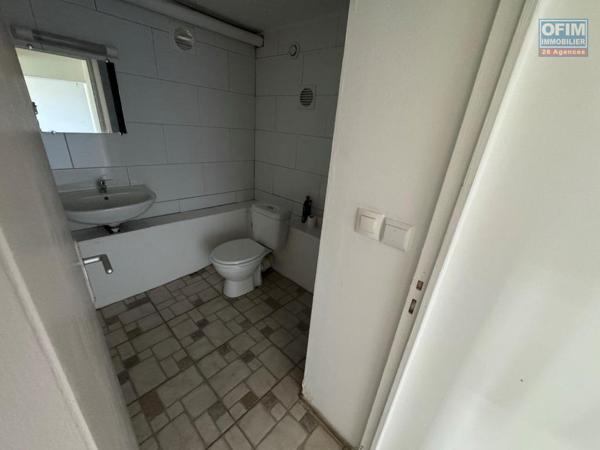 A louer joli F2 indépendant au rez-de-chaussée d'une villa avec cours privée le Tampon Bras Creux