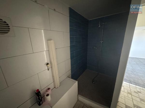 A louer joli F2 indépendant au rez-de-chaussée d'une villa avec cours privée le Tampon Bras Creux