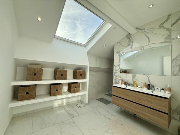 Saint-Étienne (42100) APPARTEMENT AVEC TROPEZIENNE