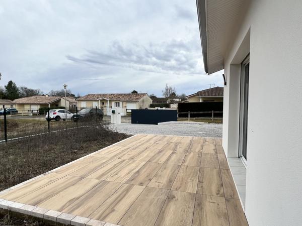 Location
                Maison94 m² - 5 Pièces -
                    SAINT PIERRE DU MONT (40280)