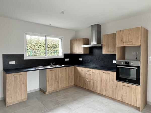 Location
                Maison94 m² - 5 Pièces -
                    SAINT PIERRE DU MONT (40280)