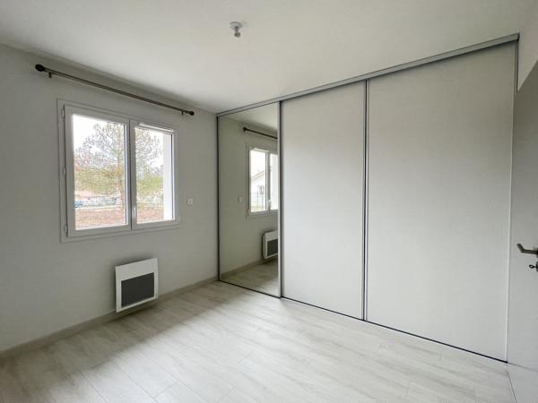 Location
                Maison94 m² - 5 Pièces -
                    SAINT PIERRE DU MONT (40280)