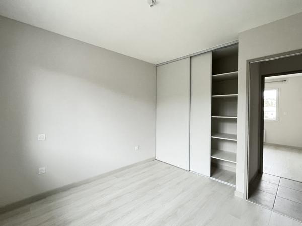 Location
                Maison94 m² - 5 Pièces -
                    SAINT PIERRE DU MONT (40280)
