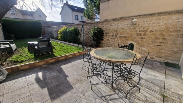 Maison Mantes La Ville de 3ch sur plus de 200m² de terrain avec parking