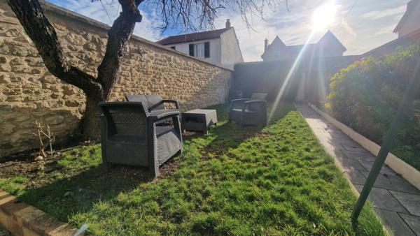 Maison Mantes La Ville de 3ch sur plus de 200m² de terrain avec parking