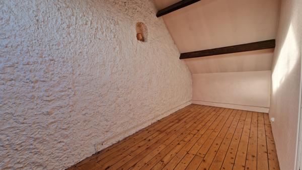 Maison Mantes La Ville de 3ch sur plus de 200m² de terrain avec parking