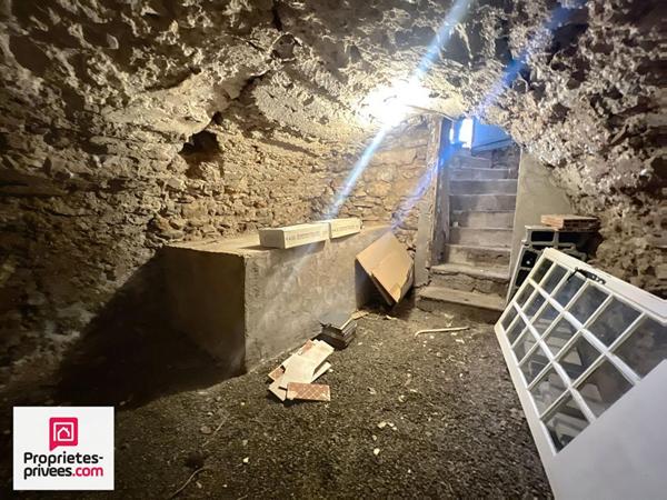 Rians Maison de Village T5 avec caves et atelier