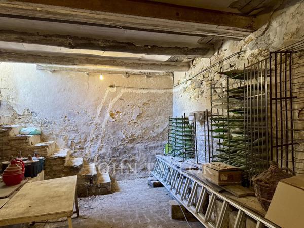 Bastide de caractère à rénover sur plus de 2 200 m² de terrain