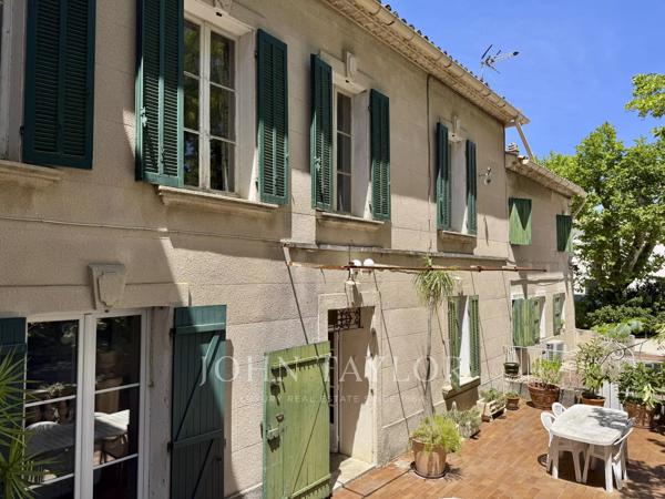 Bastide de caractère à rénover sur plus de 2 200 m² de terrain