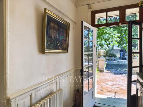 Bastide de caractère à rénover sur plus de 2 200 m² de terrain