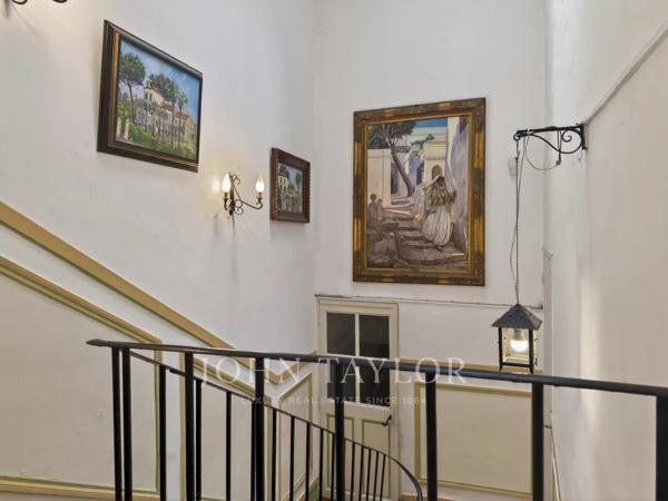 Bastide de caractère à rénover sur plus de 2 200 m² de terrain