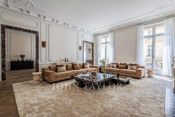 Montaigne/Marignan - Superbe appartement de réception totalement rénové