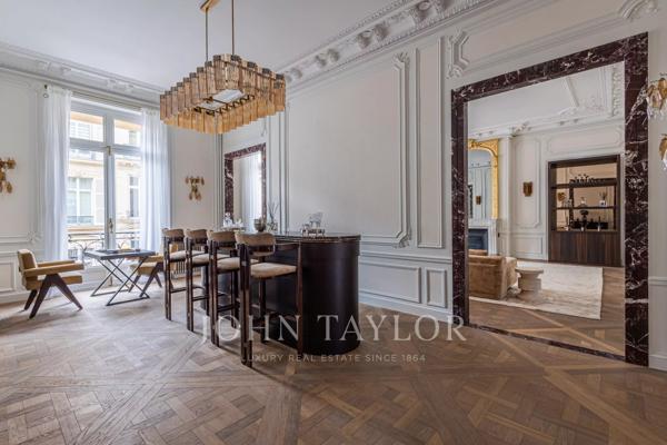 Montaigne/Marignan - Superbe appartement de réception totalement rénové