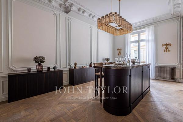 Montaigne/Marignan - Superbe appartement de réception totalement rénové