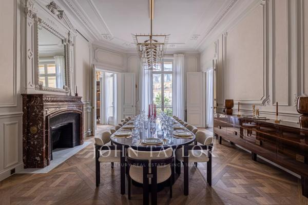 Montaigne/Marignan - Superbe appartement de réception totalement rénové