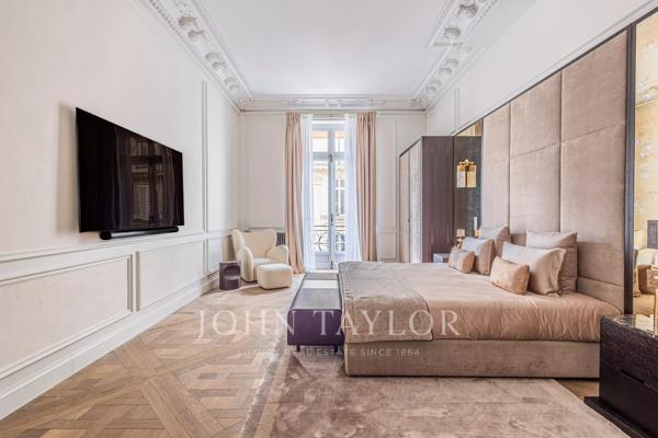 Montaigne/Marignan - Superbe appartement de réception totalement rénové