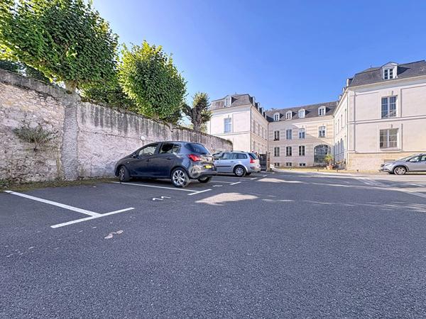 Parking - emplacement rare et recherché - copropriété sécurisée