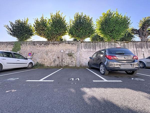 Parking - emplacement rare et recherché - copropriété sécurisée