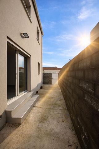 PIA : Immeuble comprenant 2 appartements type 3 avec extérieurs à vendre 