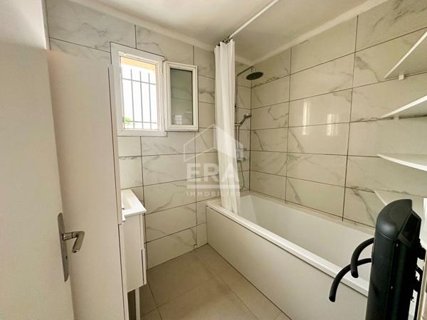 PIA : Immeuble comprenant 2 appartements type 3 avec extérieurs à vendre 