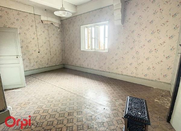 Maison à vendre    4 pièces •  Montmarault