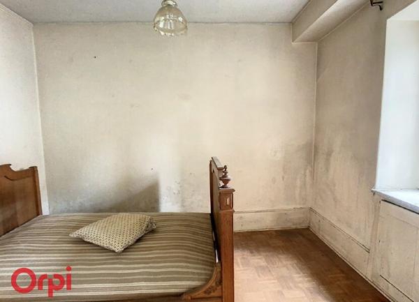 Maison à vendre    4 pièces •  Montmarault