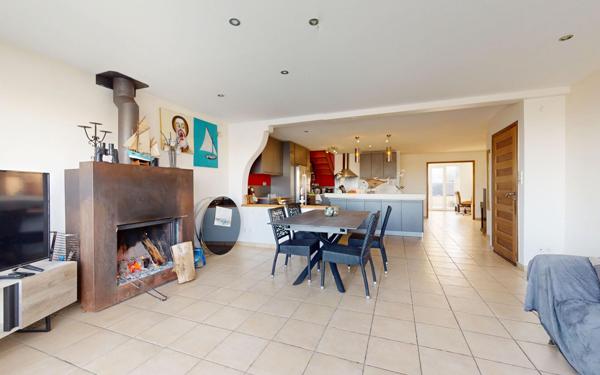 Immeuble à vendre    4 pièces •  Saint-Vaast-la-Hougue