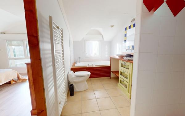 Immeuble à vendre    4 pièces •  Saint-Vaast-la-Hougue