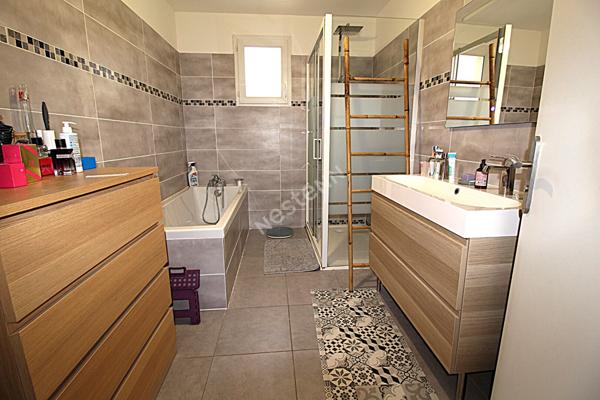 REIMS Maison 7 pièces 4 chambres GARAGE proche gare SNCF et TRAMWAY