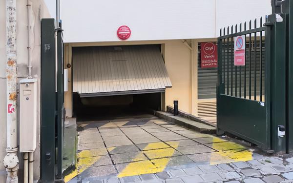 Stationnement à vendre    11 m2 Paris 20