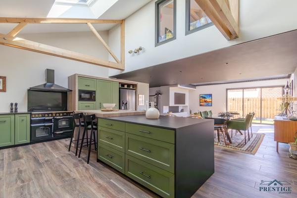 PORNIC - SUR LES HAUTS DE LA NOËVEILLARD - MAISON 186M2 HABITABLES - GARAGE 35M2