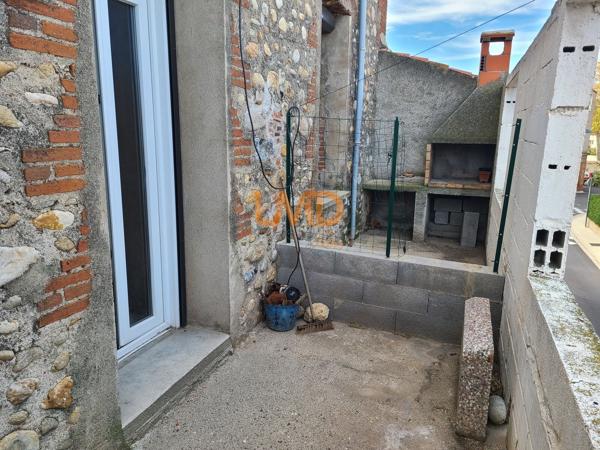 Maison de village de 120 m2 habitable environ sur 3 niveaux de 70 m2.