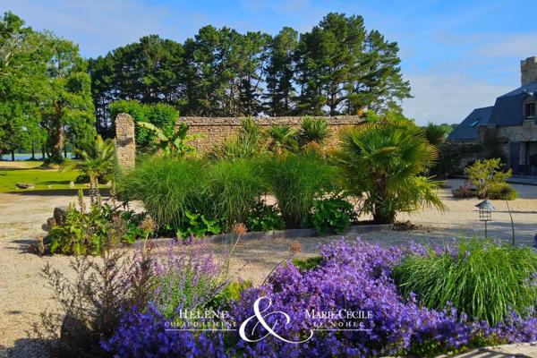 GOLFE DU MORBIHAN — DOMAINE HISTORIQUE D’EXCEPTION AVEC VUE ET ACCÈS DIRECT À L’EAU