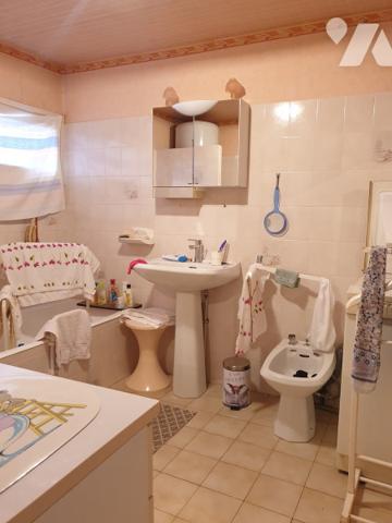 MAISON DE BOURG AVEC JARDIN