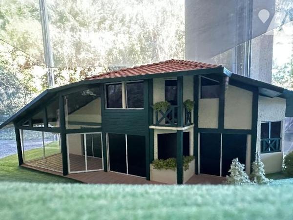 Charmante maison d'environ 172m² dessinée par l'architecte J-C Lamaison, édifiée en 1994 sur un...