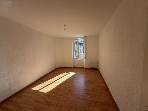 Maison à louer à Pierrelatte dans la Drôme (26700), ref : 26060-L112