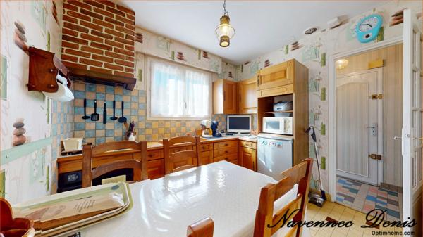 Maison de plain-pied surélevé – 2 chambres – Sous-sol complet – Jardin 600 m² – Louviers centre