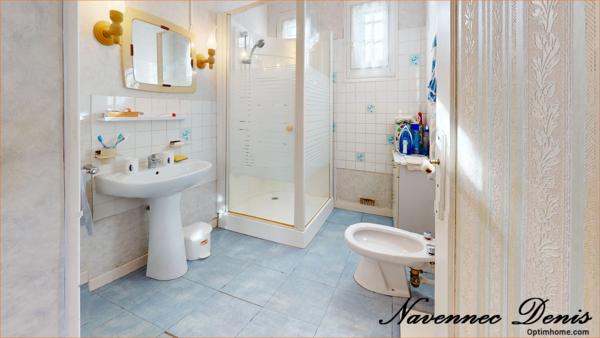 Maison de plain-pied surélevé – 2 chambres – Sous-sol complet – Jardin 600 m² – Louviers centre