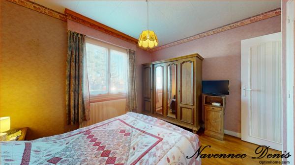 Maison de plain-pied surélevé – 2 chambres – Sous-sol complet – Jardin 600 m² – Louviers centre