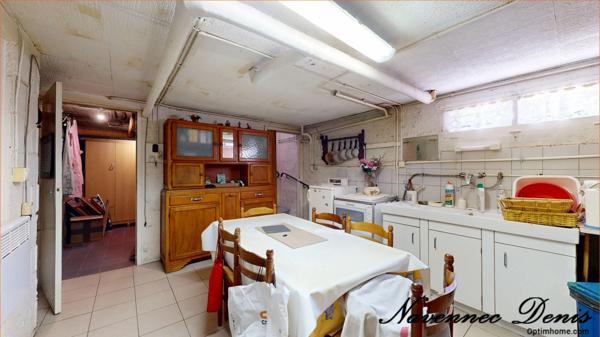 Maison de plain-pied surélevé – 2 chambres – Sous-sol complet – Jardin 600 m² – Louviers centre
