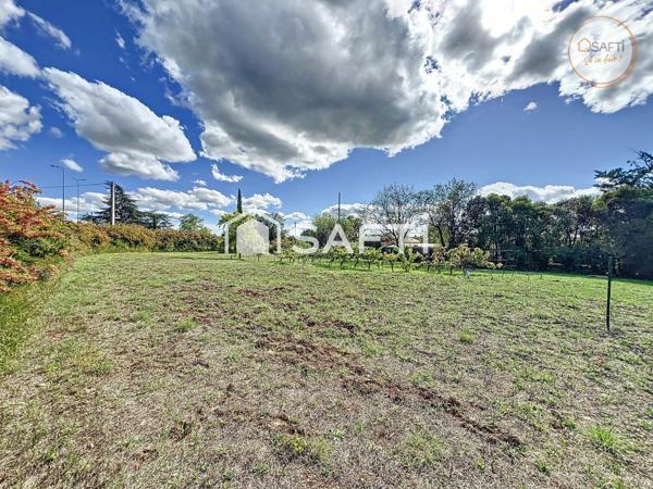 Terrain à batir de 1795m² borné