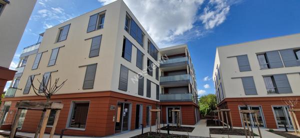 GENAS HYPER CENTRE en retrait de la rue Type 4 de 81.25 m² avec terrasse