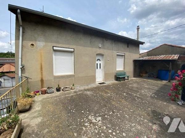 En exclusivité, maison de ville mitoyenne avec grande terrasse de 50m² environ et dépendances, da