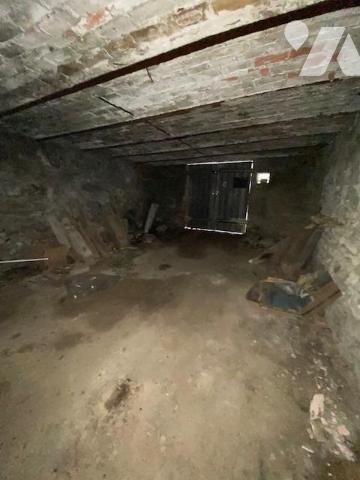 En exclusivité, maison de ville mitoyenne avec grande terrasse de 50m² environ et dépendances, da