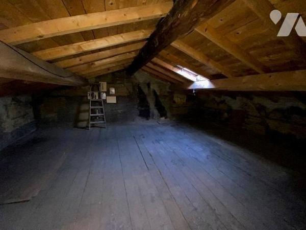 En exclusivité, maison de ville mitoyenne avec grande terrasse de 50m² environ et dépendances, da