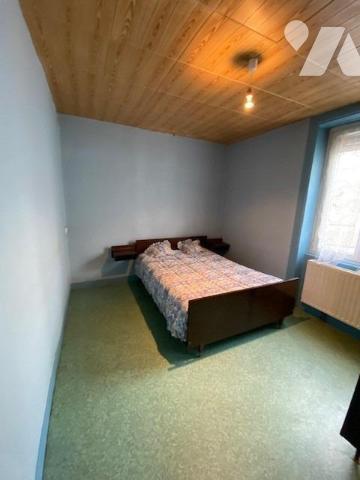 En exclusivité, maison de ville mitoyenne avec grande terrasse de 50m² environ et dépendances, da