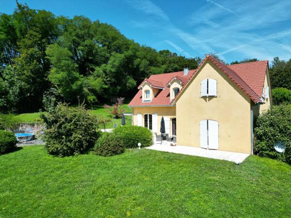 Maison, 186 m², 6 pièces, 5 chambres,dépendances.